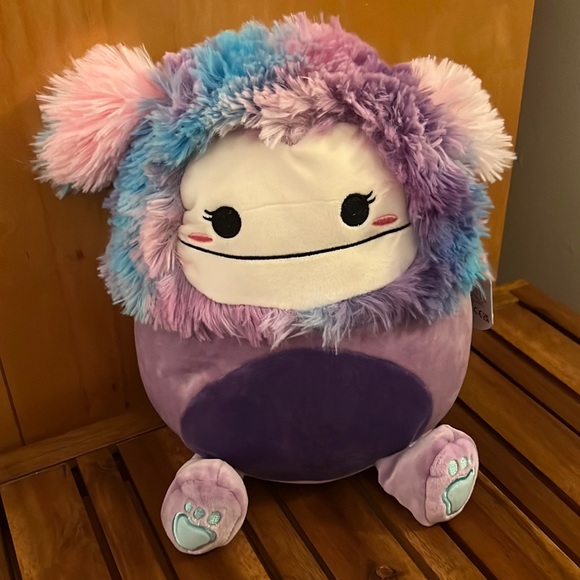 Peluche Squishmallows Bigfoot Eden – 8 Pouces – édition Saint-Valentin 2024 – Violet